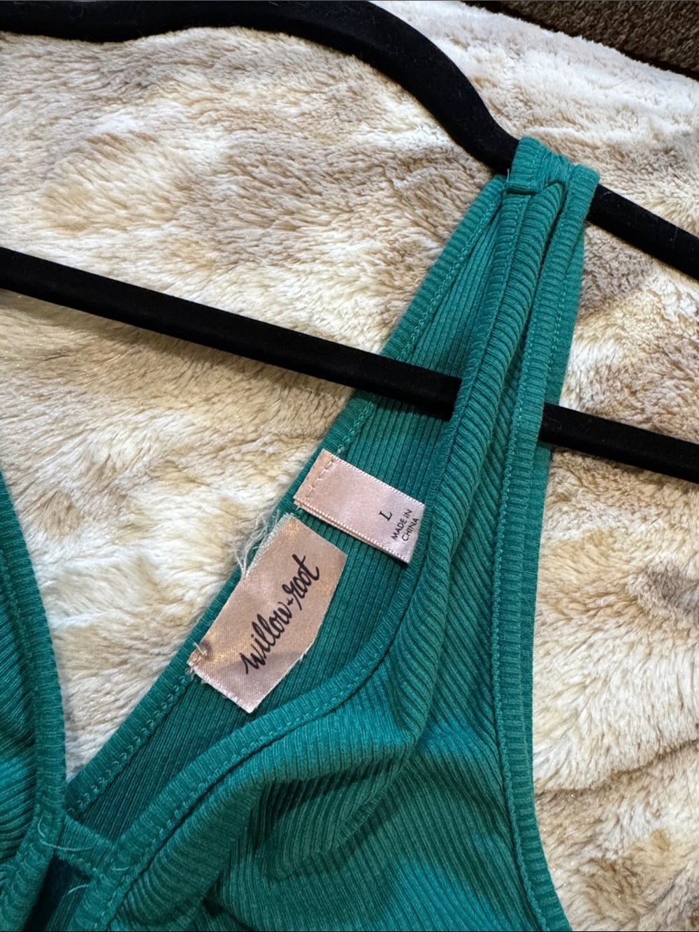 Green Keyhole Ribbed Tank Top - Women - Picture 4 of 5